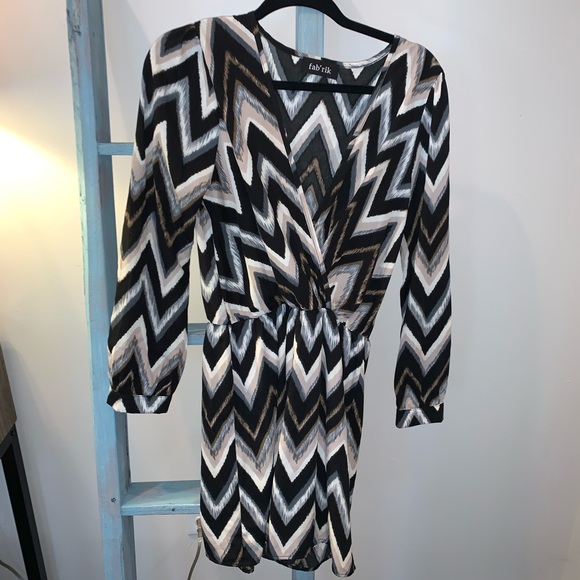 3/4 Sleeve Patterned Cinched Waist V-Neck Dress - Picture 2 of 6